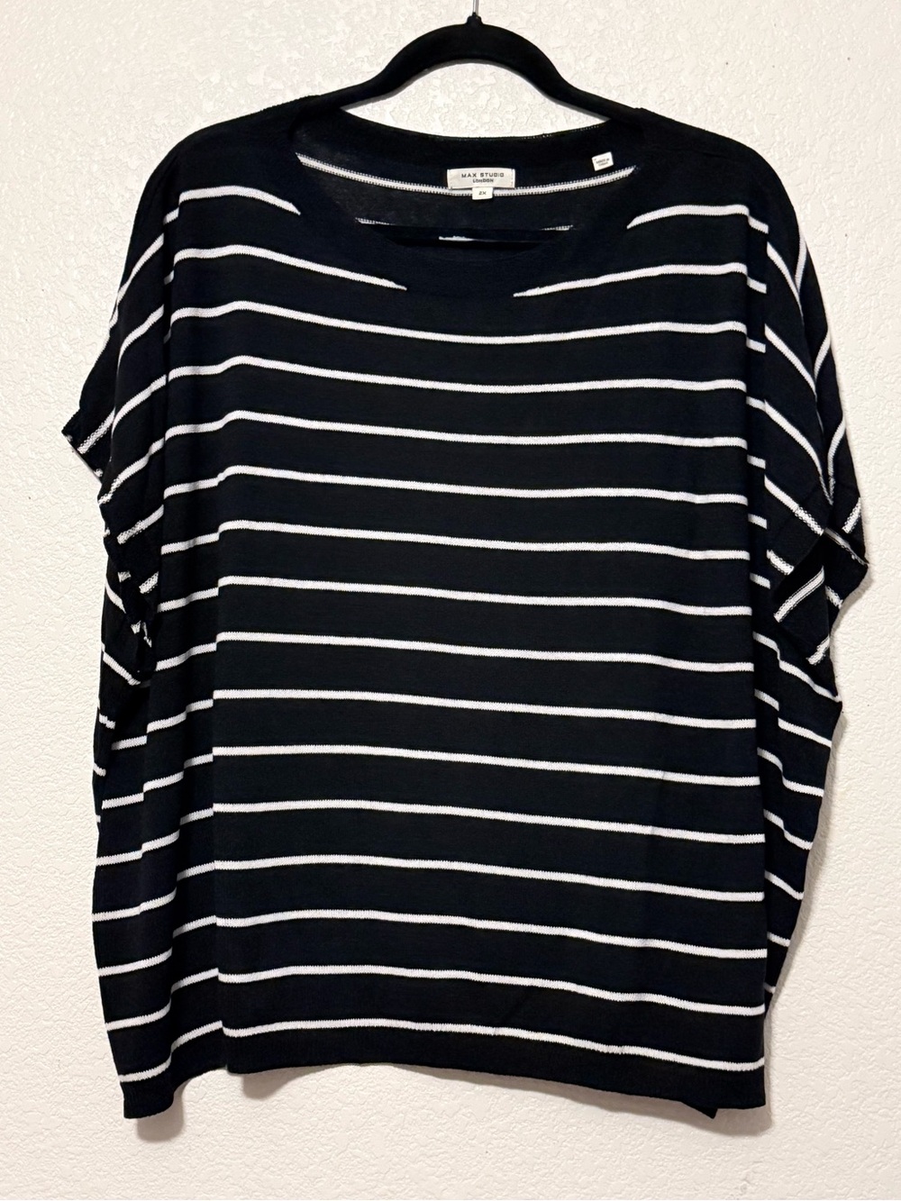 Max Studio Black & White Striped Women's Top - Relaxed Boatneck 0193